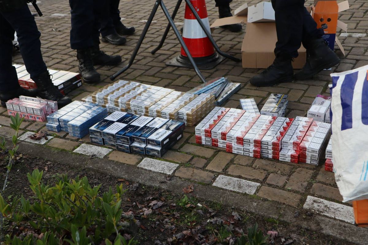 Tienduizenden euro’s geïnd en 16.600 illegale sigaretten ontdekt bij verkeerscontrole in Waalwijk