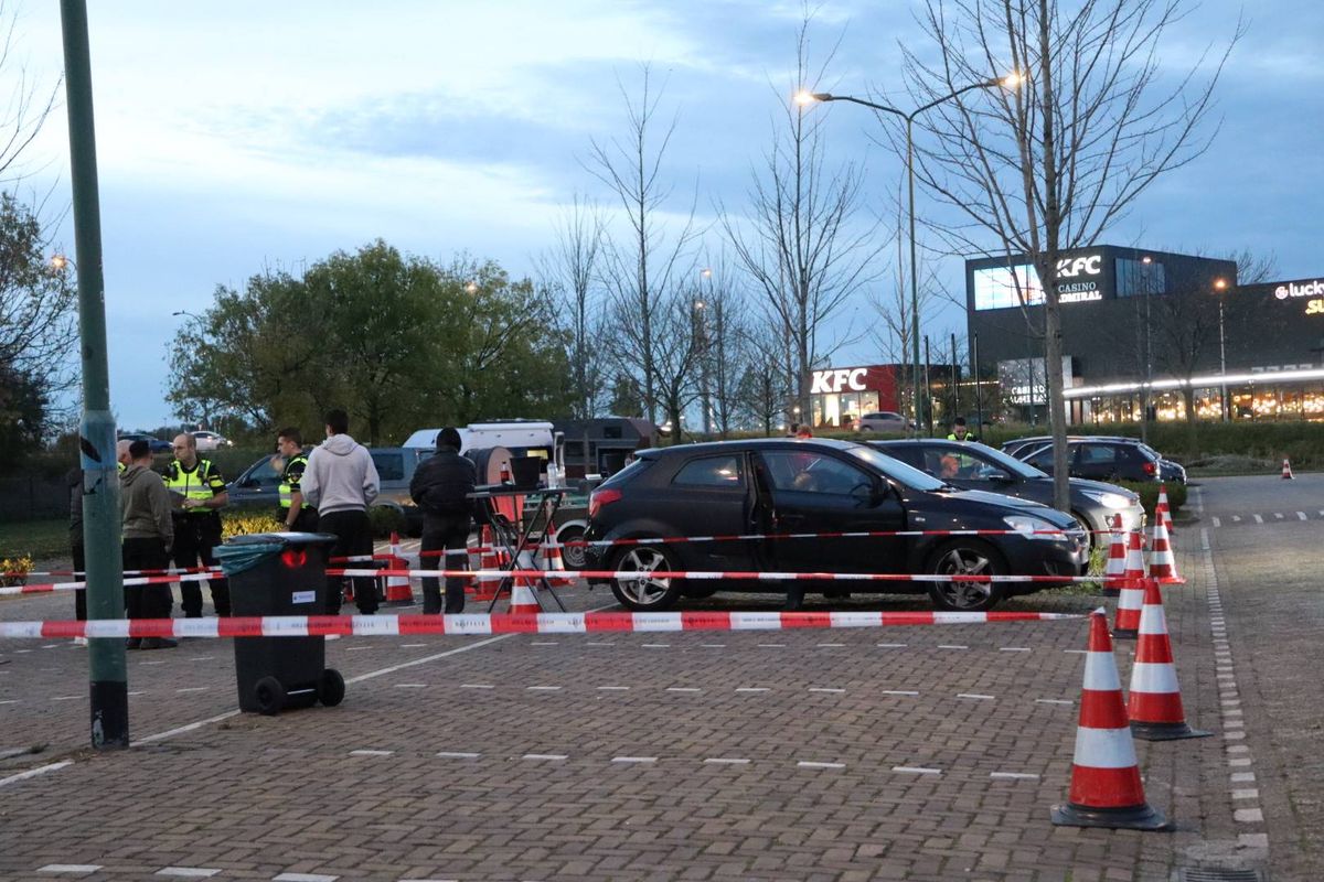 Grootschalige verkeerscontrole op parkeerterrein bij Piet Klerkx