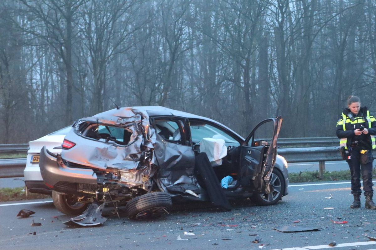 Hulpdiensten ingezet bij ongeval met meerdere auto’s op A59