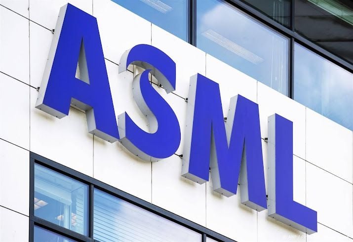 Aandacht voor ASML op Damrak na adviesverlaging