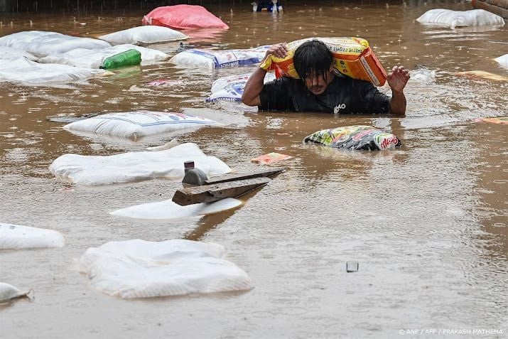 Tientallen doden en vermisten door watersnood in Nepal