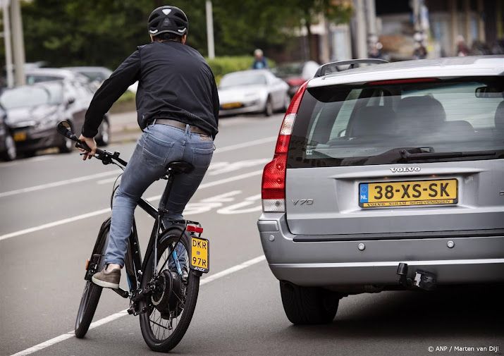 Madlener wil dat kwart van fietsers binnen 10 jaar helm draagt