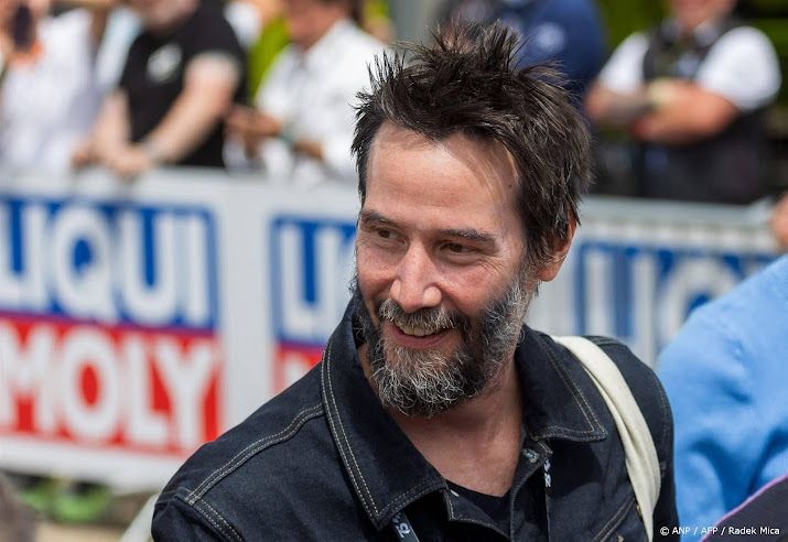 Keanu Reeves kruipt weer achter stuur van raceauto