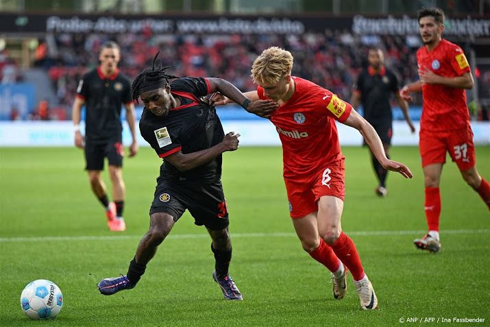 Kampioen Bayer Leverkusen lijdt puntenverlies na sterke start