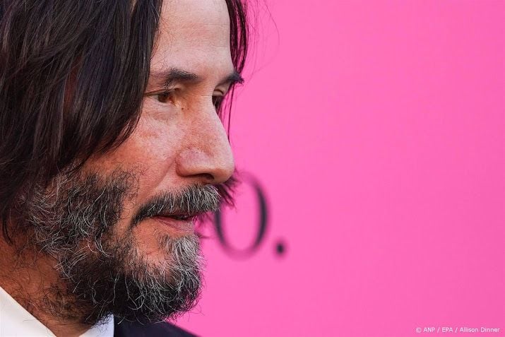 Keanu Reeves raakt tijdens autorace van de baan