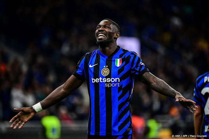 Thuram helpt Inter met hattrick langs tien man van Torino