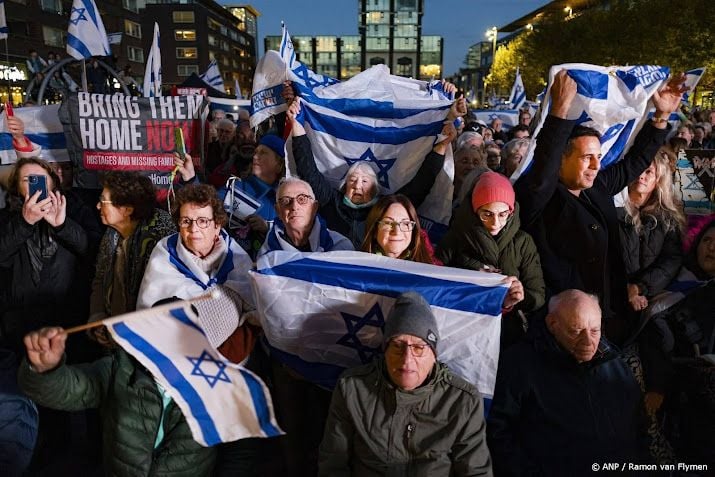 Honderden betuigen steun aan Israël in centrum Amstelveen