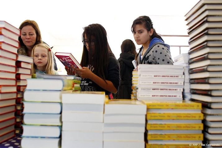 Ontwerper Joost Grootens ontvangt als eerste nieuwe boekenprijs