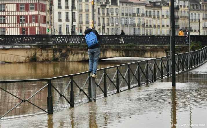 Dode en gewonden door hevige regenval in Parijs