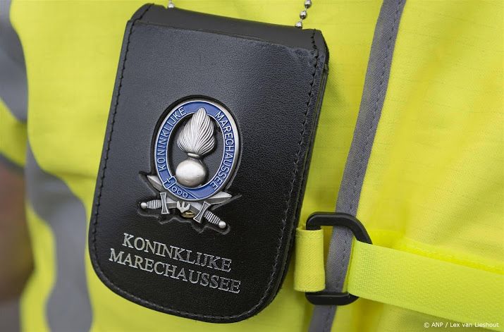 Onbekende stof treft marechaussee bij achtervolging