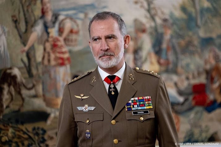 Felipe brengt bezoek aan Spaanse Landmacht