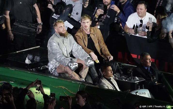 Logan en Jake Paul suggereren tv-gevecht tegen elkaar met poster