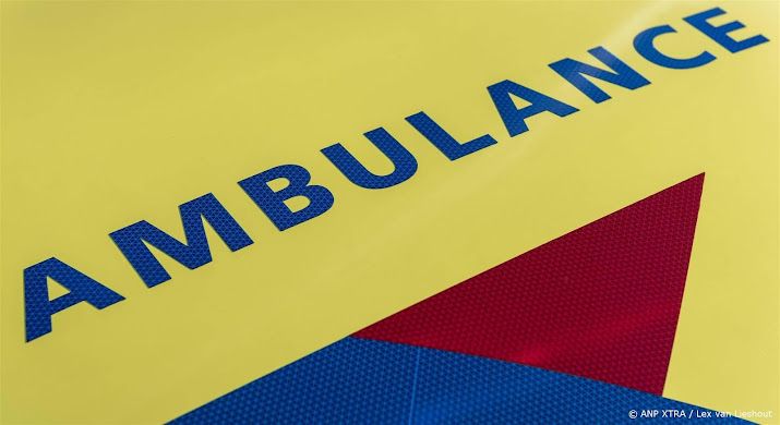 Vier gewonden naar ziekenhuis door frontale botsing auto's.