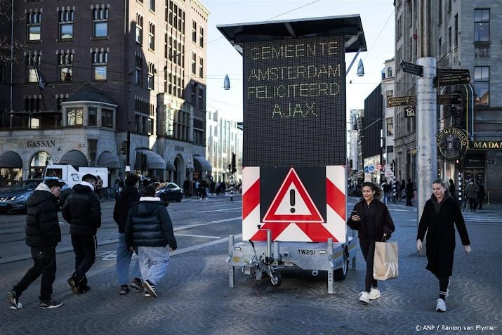 Eerste Ajax-fans op de Dam voor viering 125-jarig bestaan club