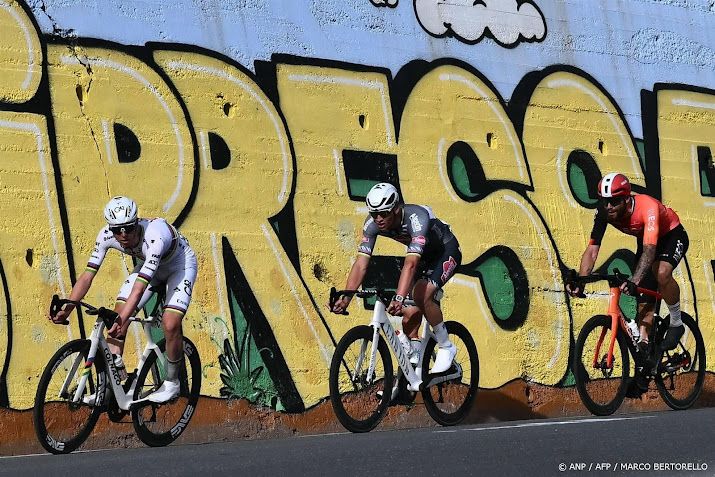 Van der Poel wint na 2023 voor tweede keer Milaan-Sanremo 