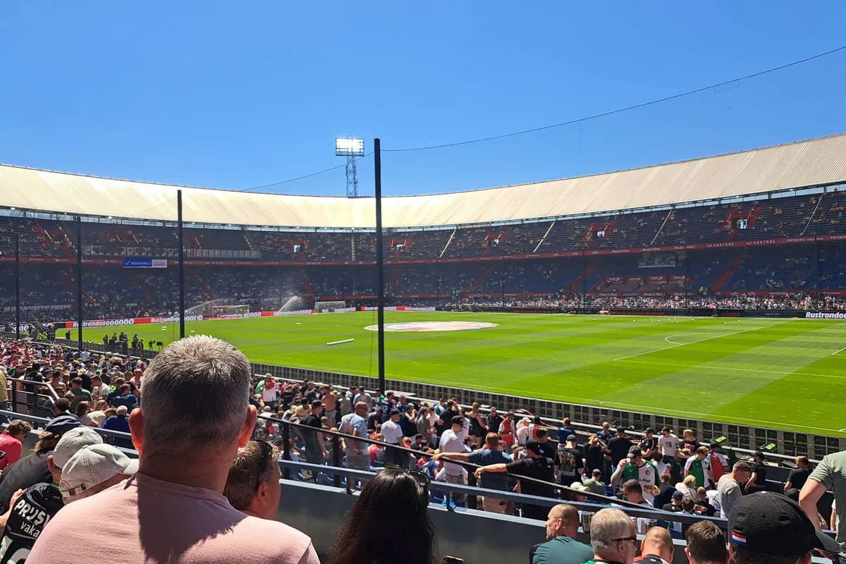 PSV breekt titelstrijd open na comeback in extremis tegen Feyenoord