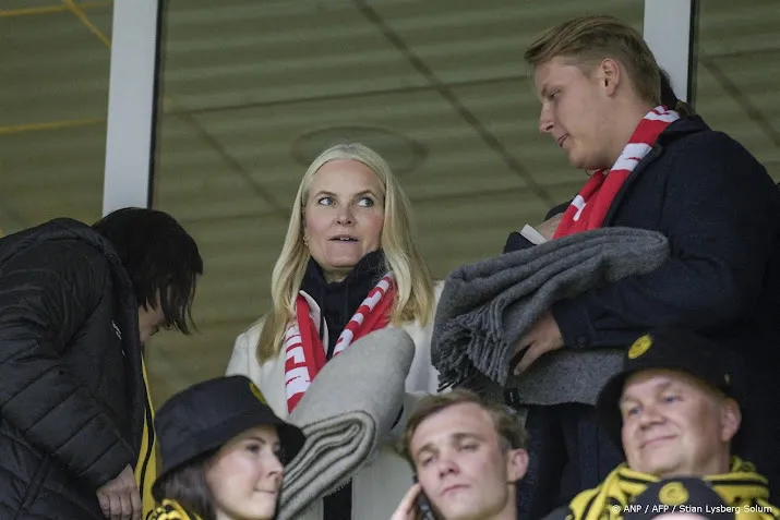 Mette-Marit ziet Bodø/Glimt verliezen van Tottenham Hotspur