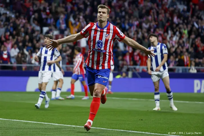 Sørloth leidt Atlético met vier treffers naar zege op Sociedad