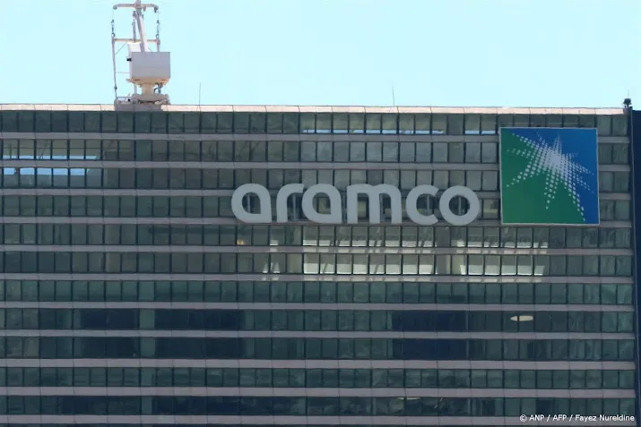 Saudi Aramco boekt lagere winst en keert minder dividend uit