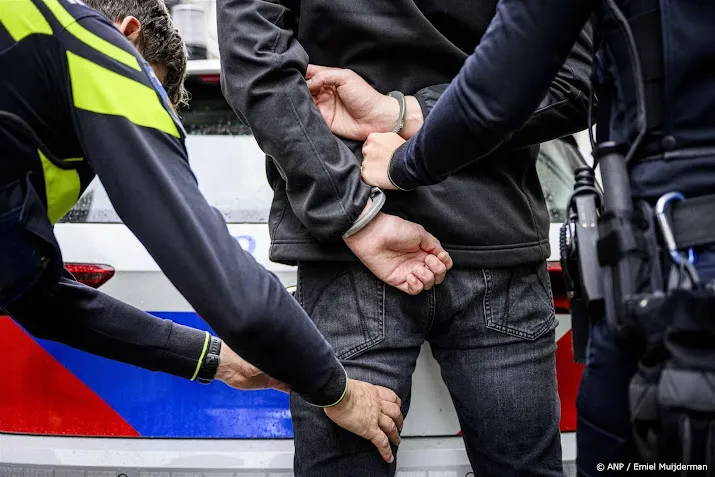 Agenten gewond bij aanhoudingen in Alphen en Etten-Leur