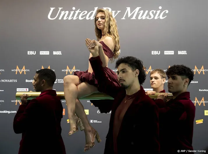 Basel geeft songfestivalacts warm onthaal, sfeer kort grimmig