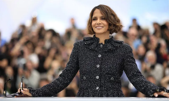 Halle Berry moet Cannes-jurk aanpassen vanwege nieuwe regels