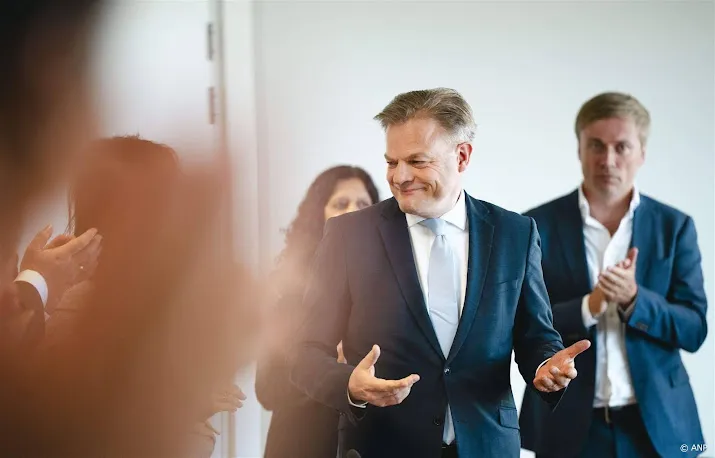 Staande ovatie van Kamer voor vertrekkend 'instituut' Omtzigt 