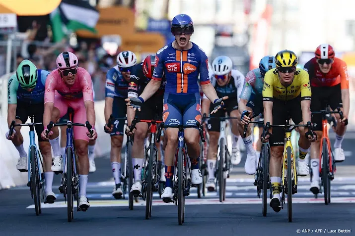 Van Uden sprint naar zege in vierde etappe Giro d'Italia