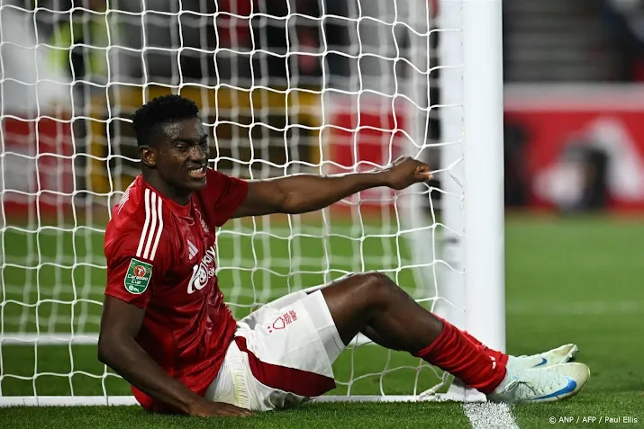 Forest-spits Awoniyi na operatie in kunstmatige coma gebracht