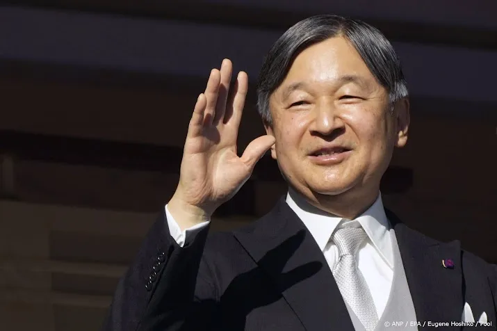 Keizer Naruhito plant rijst in paleistuin