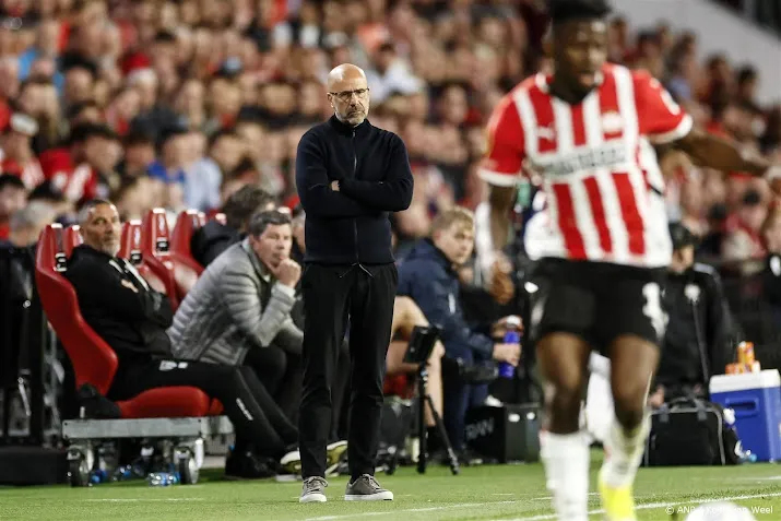 PSV-coach Bosz: moeten de kop erbij houden nu