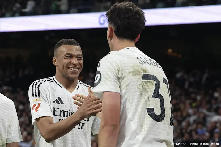 Real Madrid stelt titelfeest FC Barcelona met late zege uit
