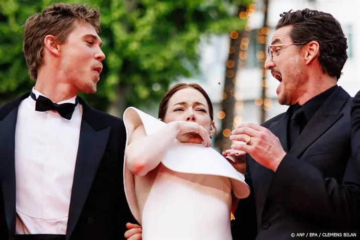 Emma Stone aangevallen door bij op rode loper in Cannes