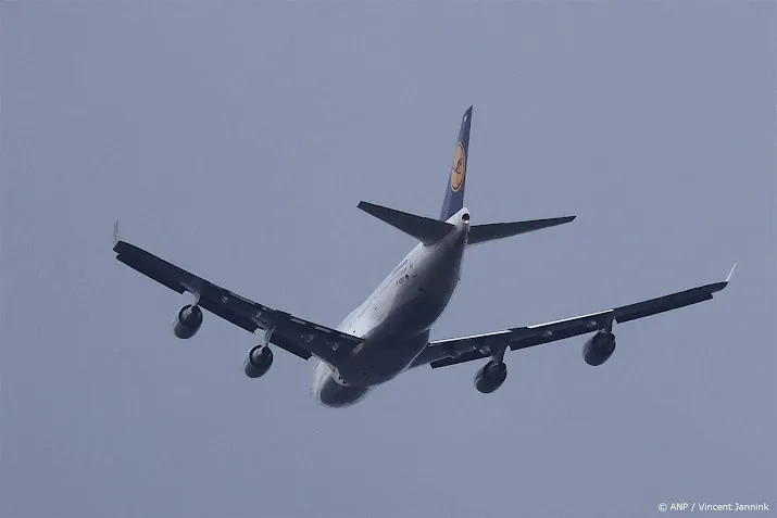 Lufthansa-toestel vliegt tien minuten zonder controle piloot