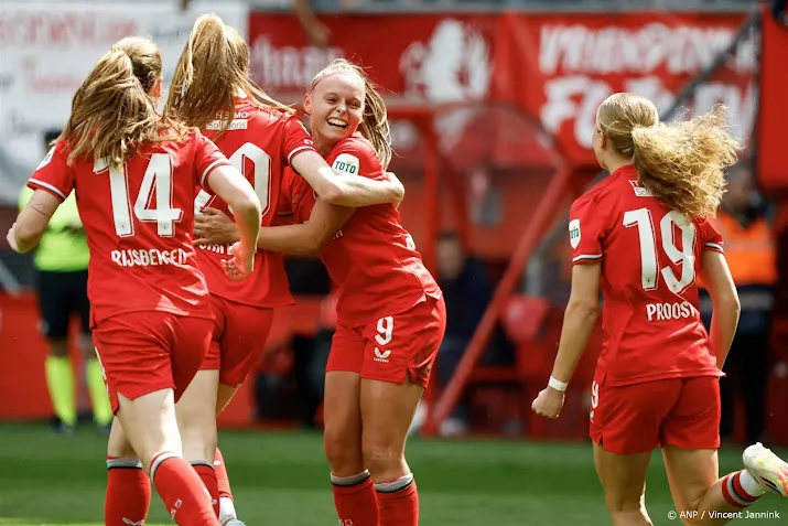 Voetbalster Ravensbergen van kampioen Twente 'supertrots op team'
