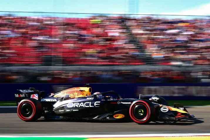 Verstappen kan vanuit zijn F1-wagen onbestraft vloeken in Imola