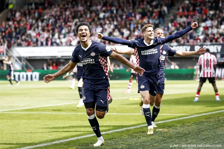 PSV behaalt 26e landstitel dankzij zege (1-3) op Sparta Rotterdam