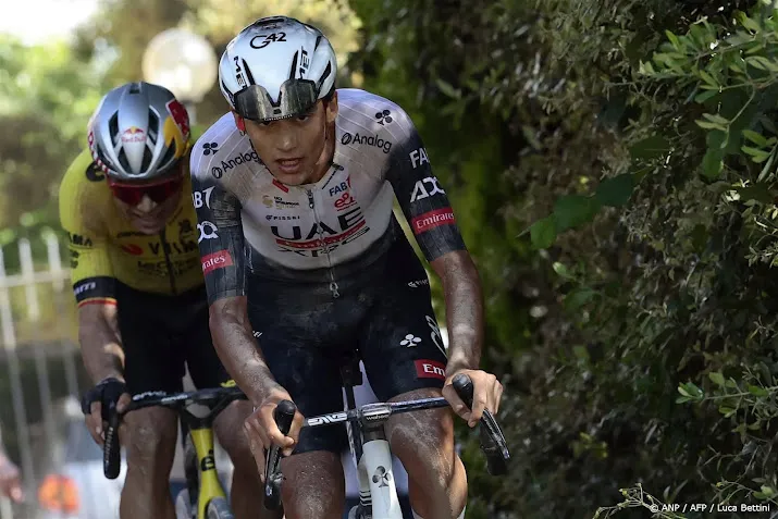 Van Aert wint rit in Giro, Del Toro verovert roze leiderstrui