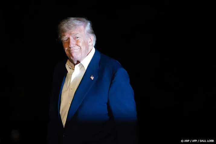 Trump kondigt onderzoek aan naar steun beroemdheden voor Harris