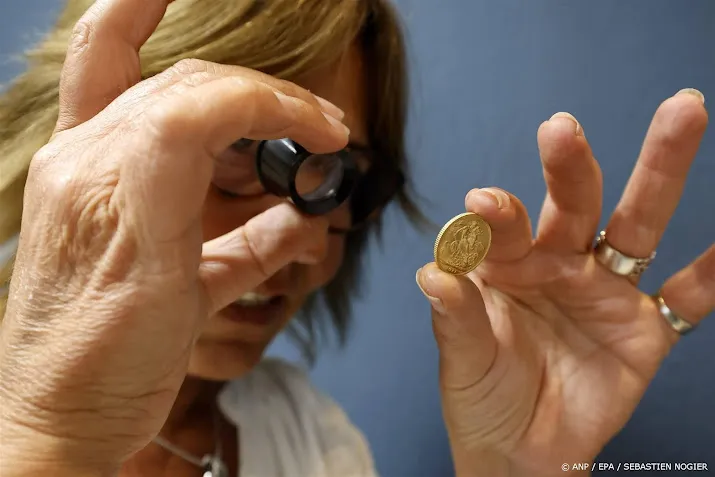 Goudprijs stijgt, dollar daalt na verlaging van kredietrating VS