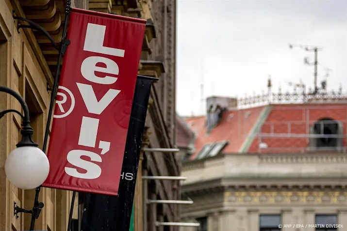 Levi's wil dochtermerk Dockers verkopen aan Reebok-moeder