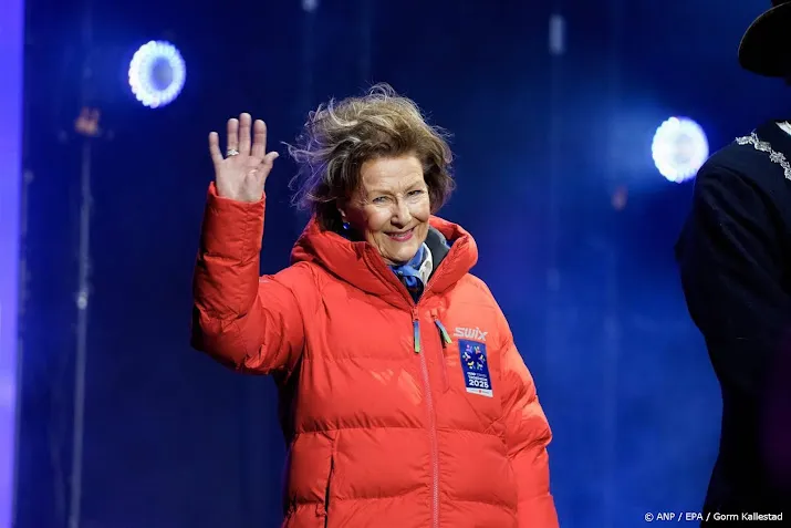 Koningin Sonja brengt boek over fjorden uit