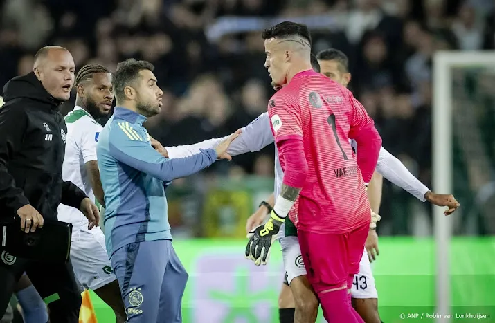 Groningen accepteert schorsing van drie duels voor keeper Vaessen