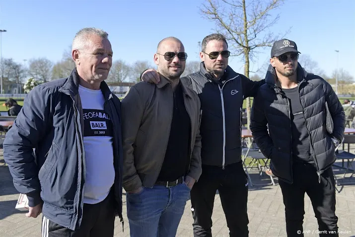 Sneijder trots op broer Rodney na overlijden ouders