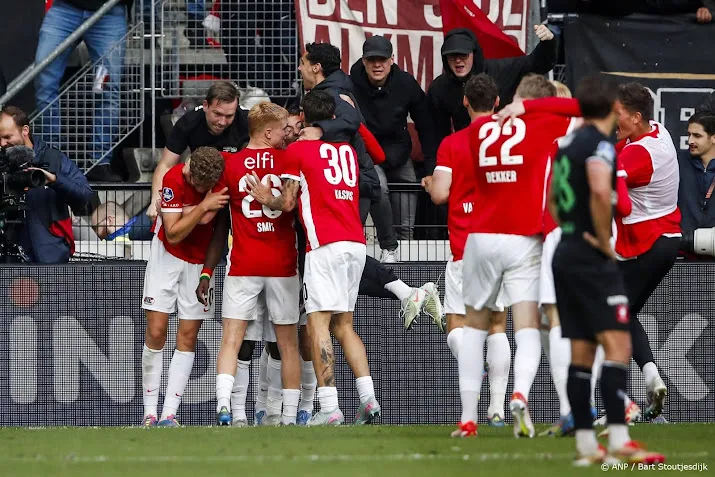 AZ verslaat FC Twente en pakt laatste Europees ticket 
