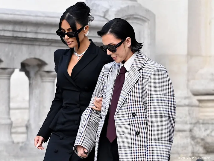 Kris Jenner 'ongelooflijk trots' op afgestudeerde Kim Kardashian