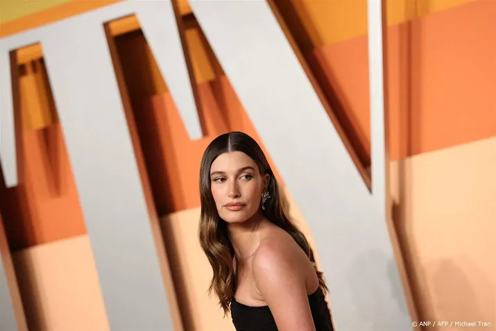 Hailey Bieber verkoopt huidverzorgingslijn voor miljard dollar