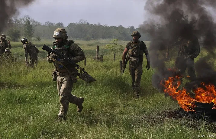 Oekraïners vallen auto van militaire rekruteringsdienst aan