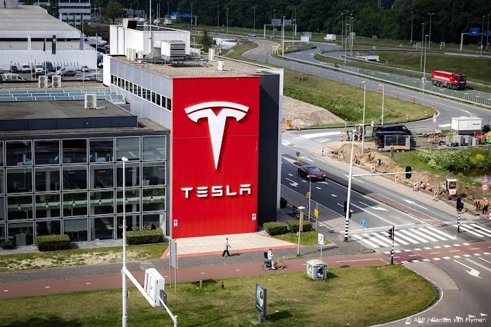 Autoverkoop stijgt voor het eerst dit jaar, Tesla nog in het slop