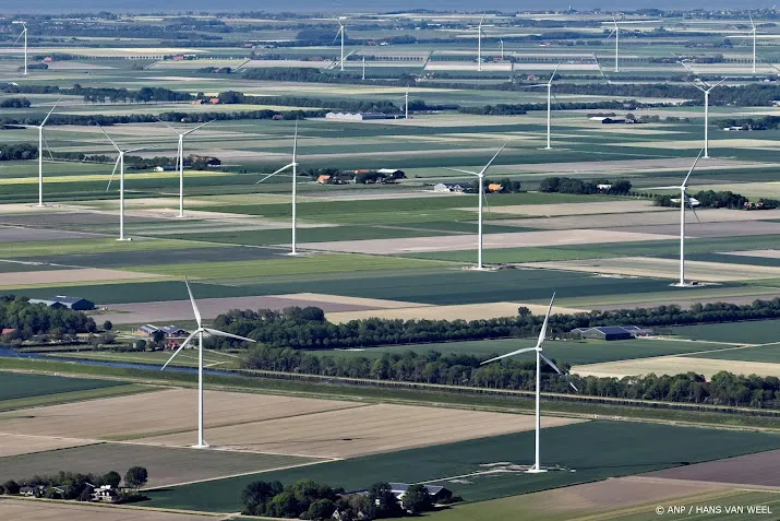 Onenigheid in kabinet over windparken op land, regels blijven uit